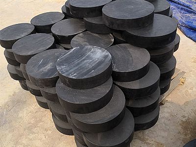 塔城市板式橡胶支座由若干层橡胶片与薄钢板经加压硫化